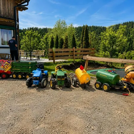 Gipfelruhe-ganzes Mit Sauna, Garten & Spielzimmer- Nyaraló *